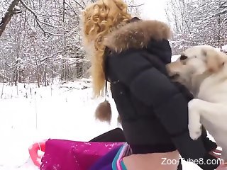 Amateur babe tries outdoor sex with a dog in the freezing cold